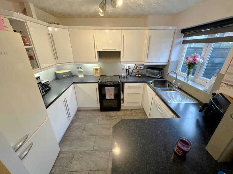 Property photo 3 of 30 Kitchen