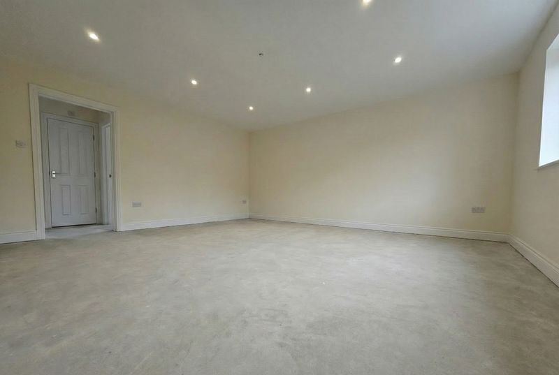 Property photo 3 of 11 Photo 11