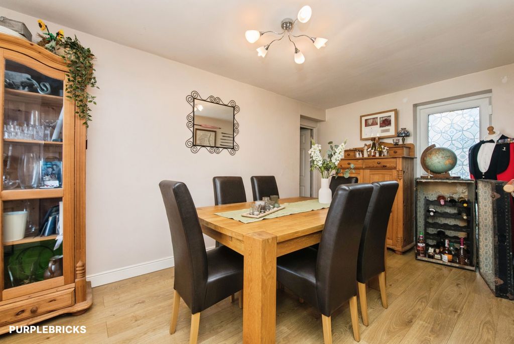 Property photo 3 of 25 Dining Room