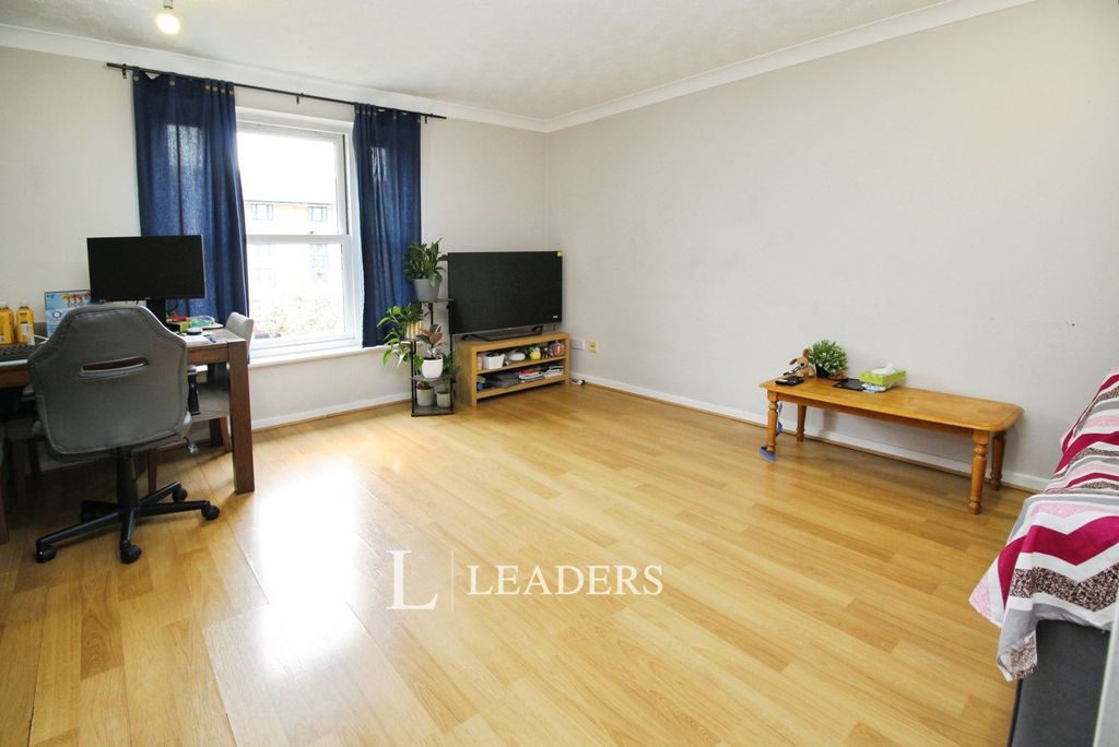 Property photo 3 of 10 Pbox-Img.Jpg