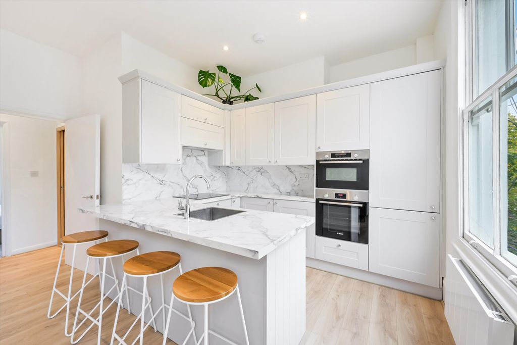 Property photo 3 of 12 Image