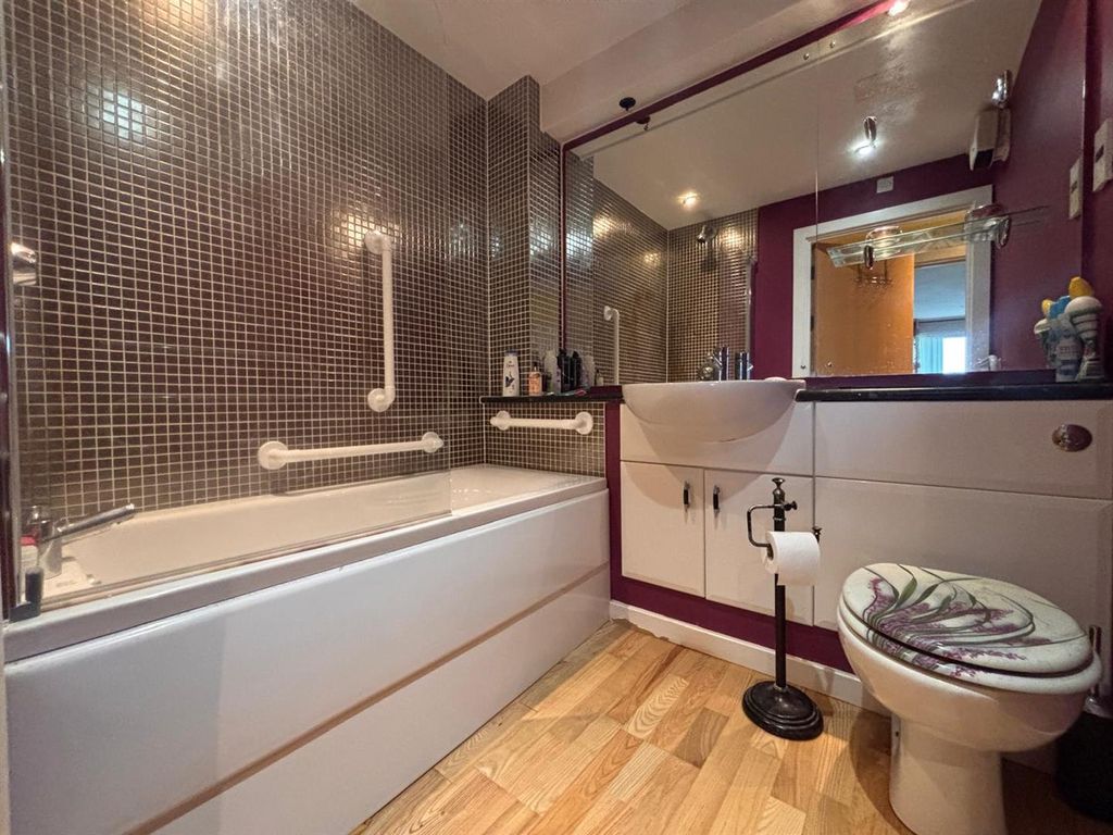 Additional image 17 of 2 bed flat for salePentre Doc Y Gogledd, Llanelli SA15