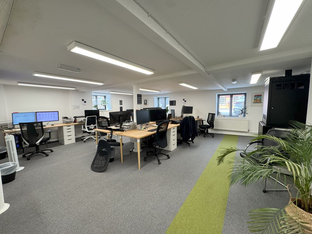 Property photo 1 of 3