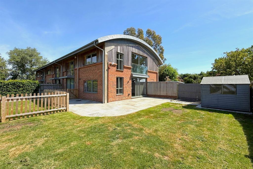 Property photo 1 of 16 (Main)