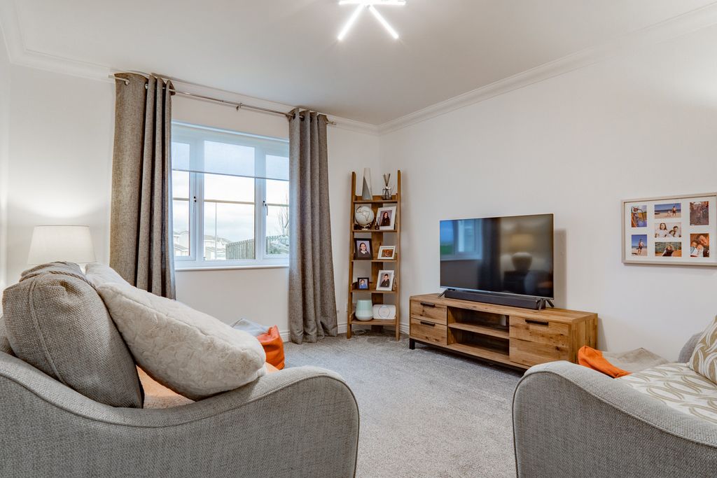 Property photo 3 of 31