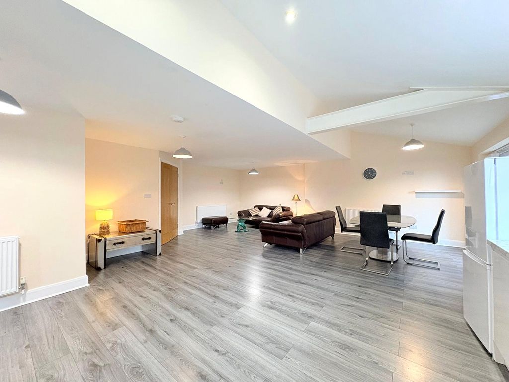 Property photo 1 of 18 Picture No. 05