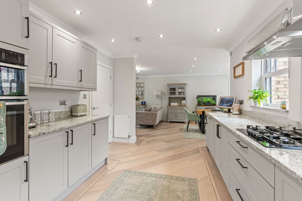 Property photo 2 of 51