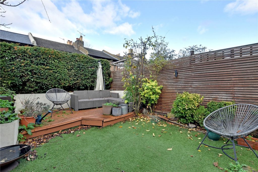 Property photo 3 of 23 Picture No. 24