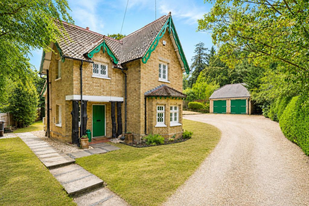 Property photo 1 of 27 Oxendon Lodge