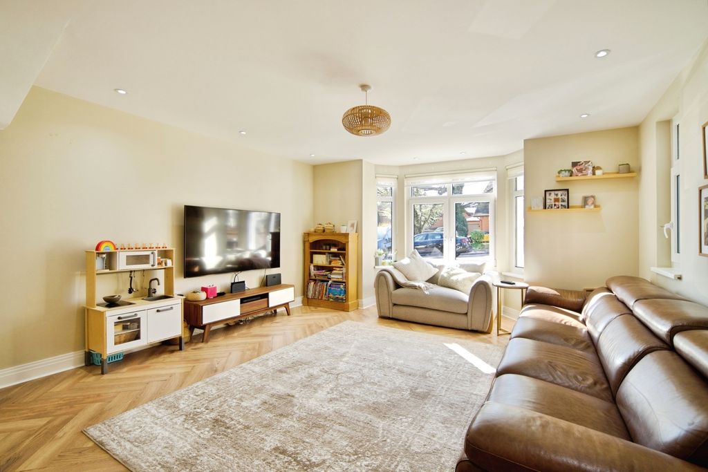 Property photo 3 of 19 Pbox-Img.Jpg