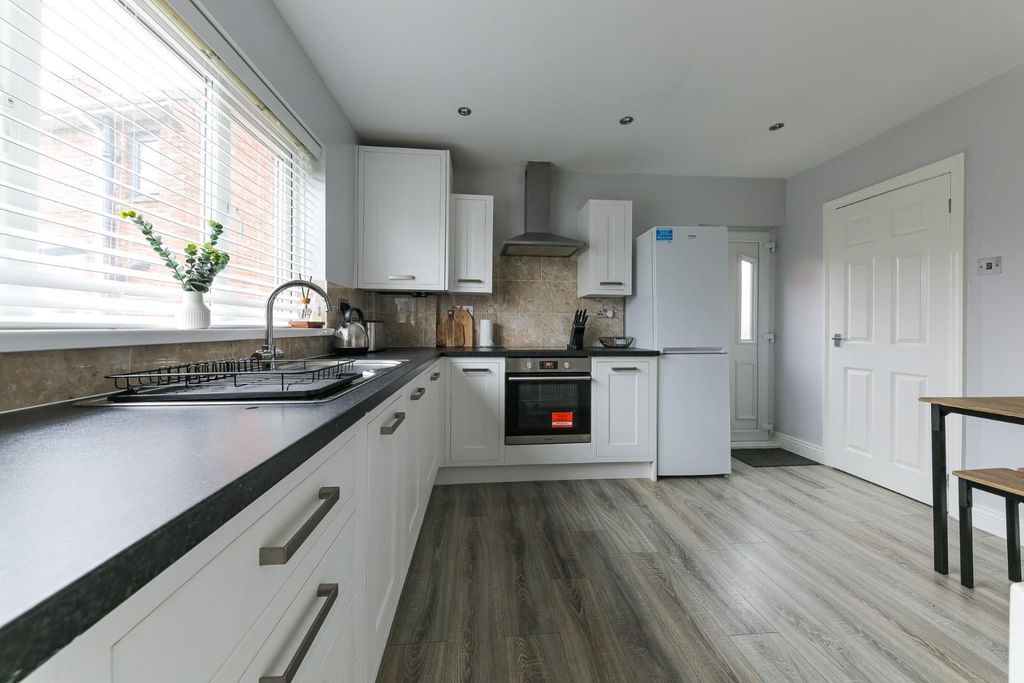 Property photo 3 of 15 Kitchen.Jpg