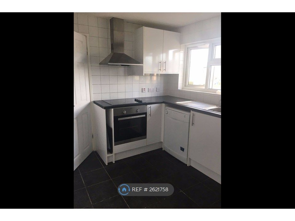 Property photo 3 of 11 Kitchen