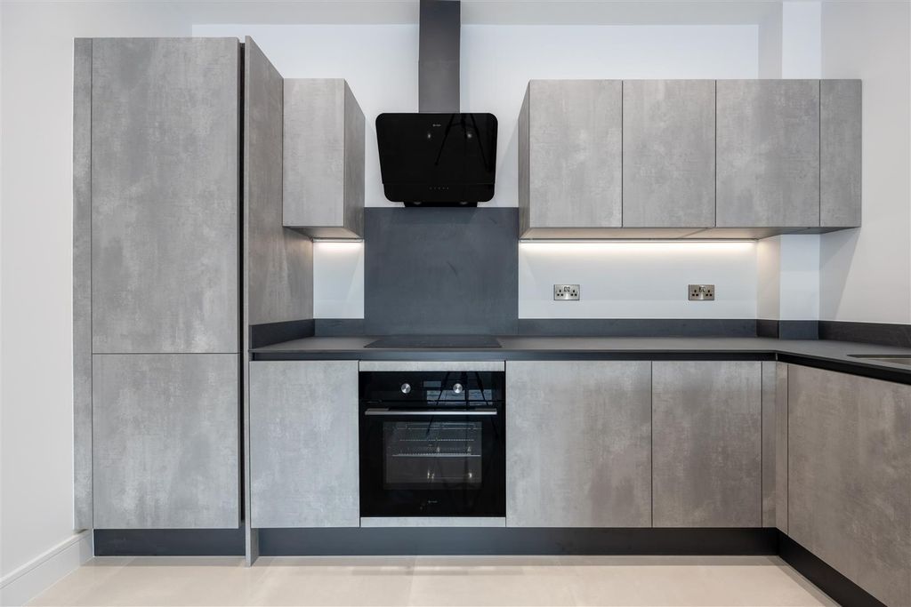 Property photo 3 of 12 Kitchen