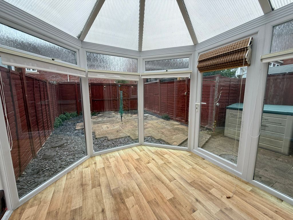 Property photo 3 of 11 Conservatory