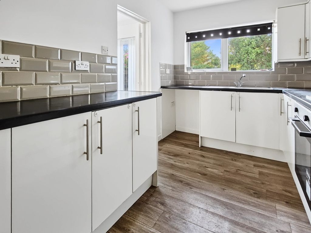 Property photo 3 of 14 Kitchen