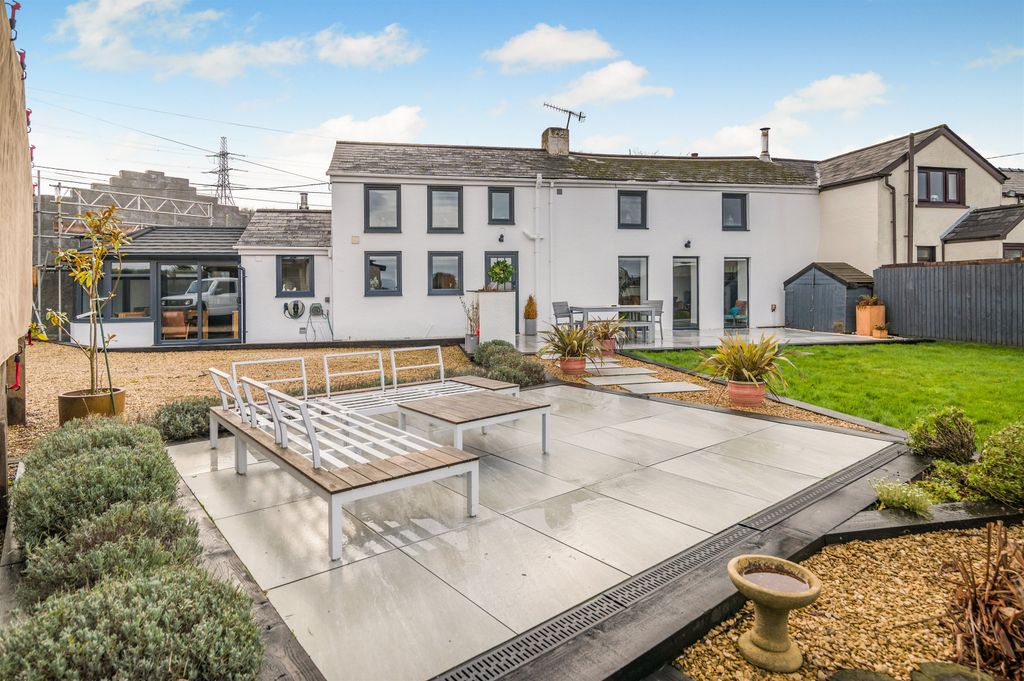 Property photo 1 of 30