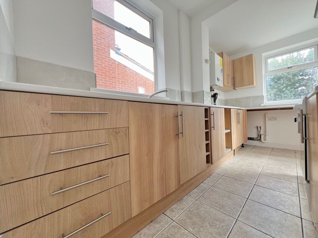 Property photo 2 of 12 Kitchen