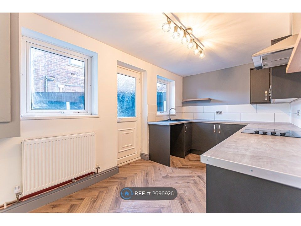 Property photo 3 of 22 Kitchen