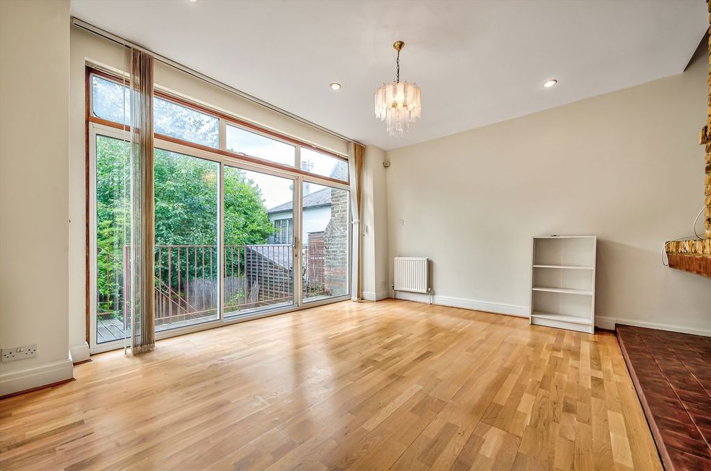 Property photo 2 of 8