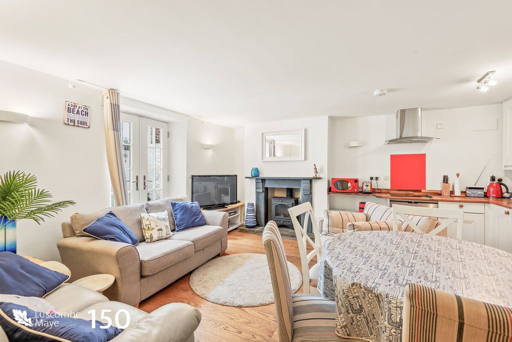 Property photo 2 of 9