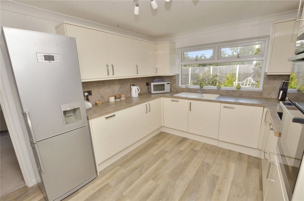 Property photo 3 of 21 Kitchen
