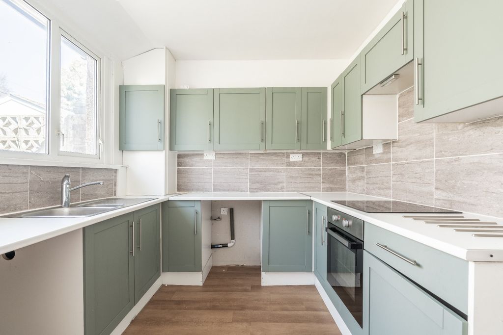 Property photo 3 of 12 4972563