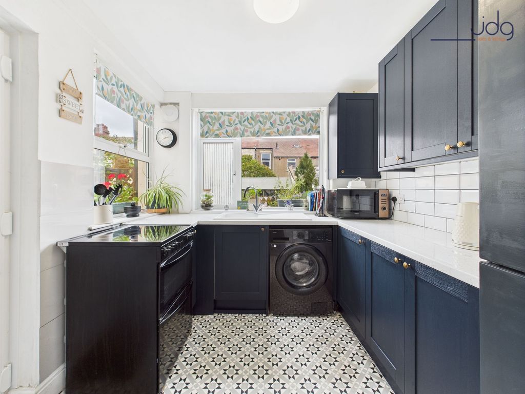 Property photo 3 of 15 Kitchen