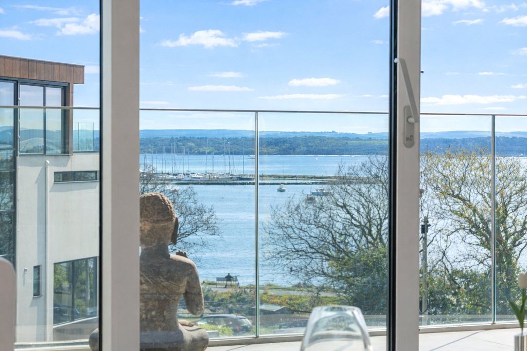 Property photo 2 of 28 Picture No. 05