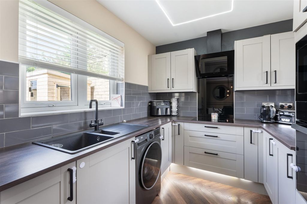 Property photo 3 of 19 105Millgate-12.Jpg