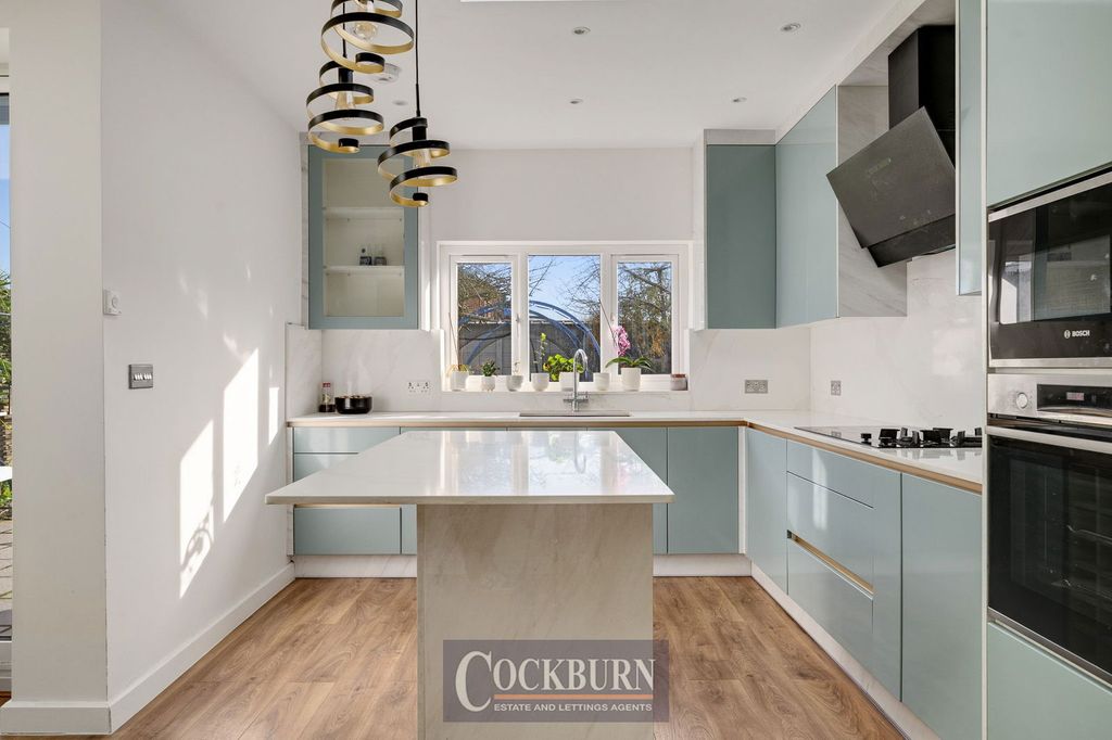 Property photo 2 of 28