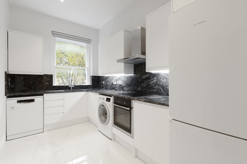 Property photo 2 of 12 Lexham Gardens 54...
