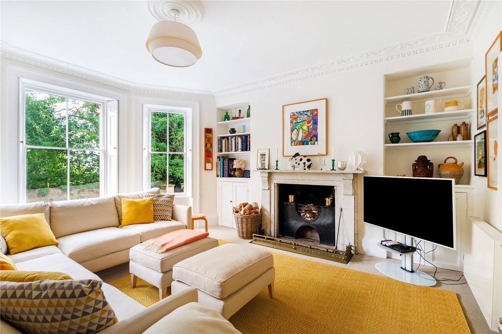 Property photo 3 of 18 Sitting Room