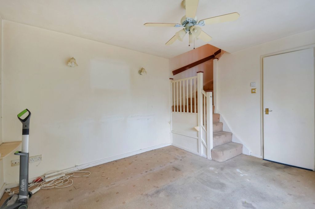 Property photo 3 of 13 Lounge (3).Jpg