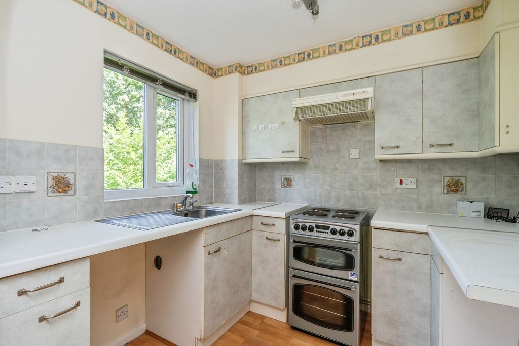 Property photo 3 of 6 Kitchen