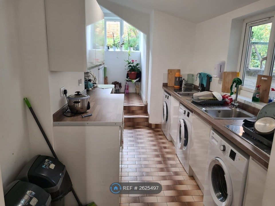 Property photo 2 of 6 Shared Utility Room
