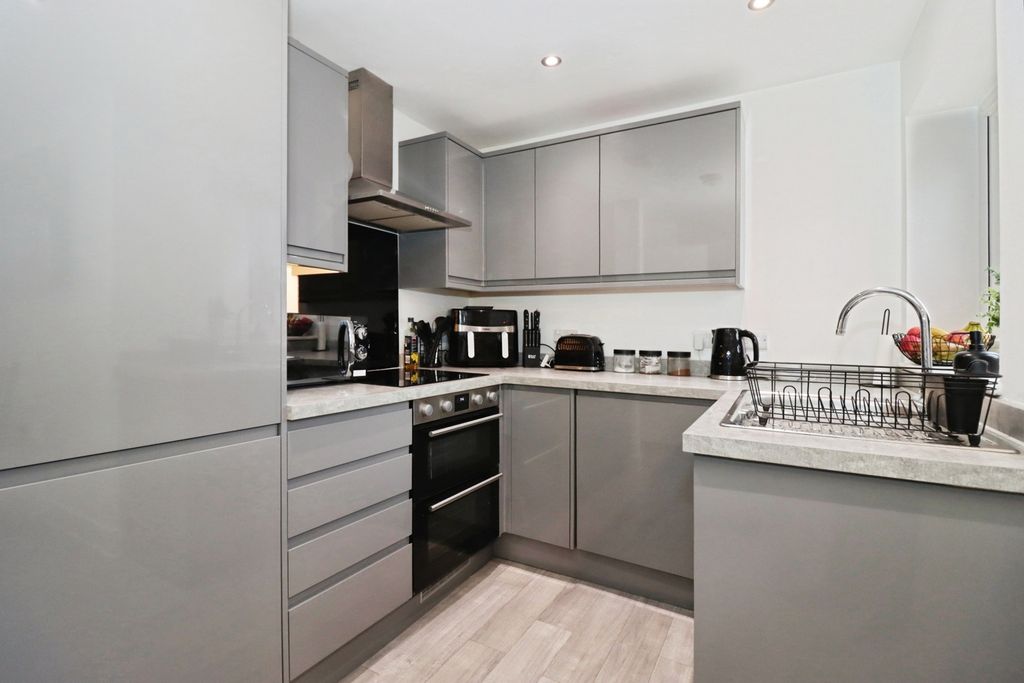 Property photo 2 of 14 Kitchen