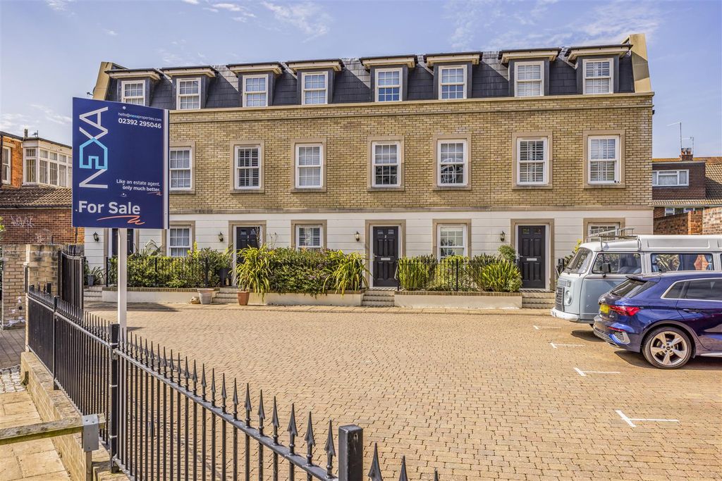 Property photo 1 of 31 2 Cambridge Mews, Serpentine Road, Southsea-Portic