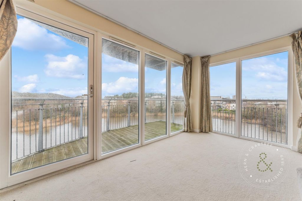 Property photo 2 of 24 Roma-Watkiss-Way-16.Jpg