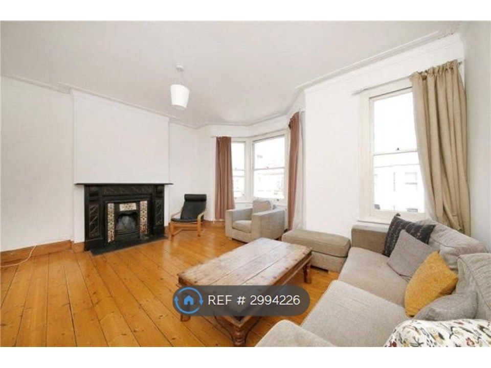 Property photo 1 of 9 Living Room