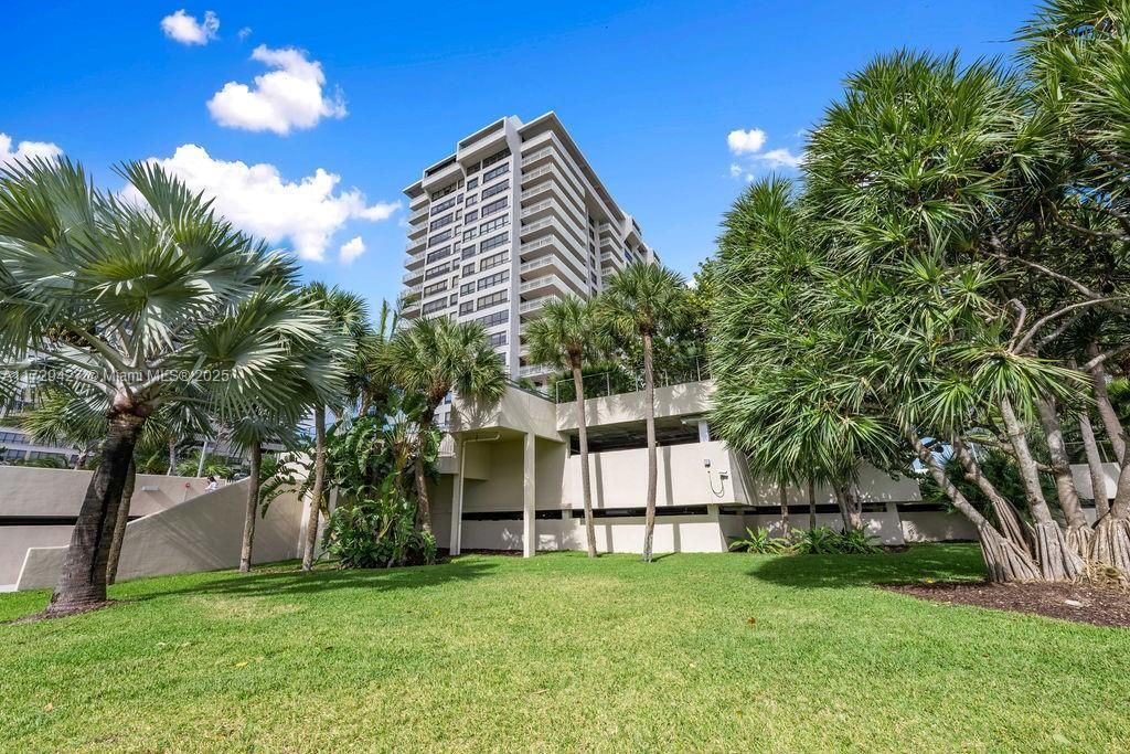 Property photo 1 of 2
