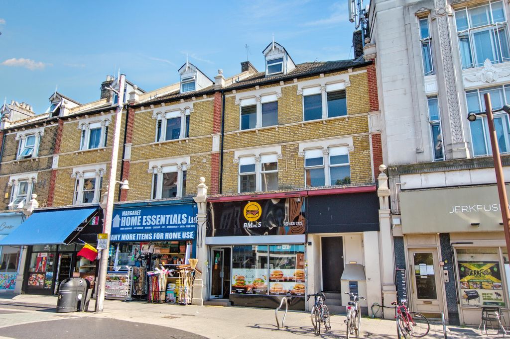 Property photo 1 of 10 Flat 4, 6 High Street, Walthamstow, London, E17 7Ld