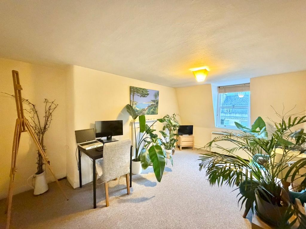 Property photo 2 of 5 Living Room