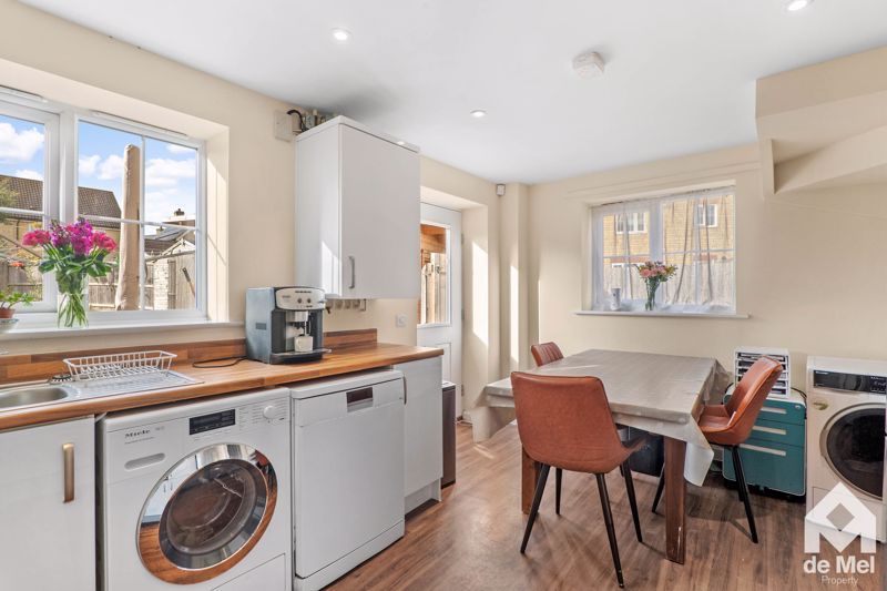 Property photo 3 of 10 Photo 5