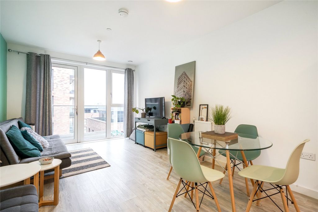 Property photo 2 of 7 Reception