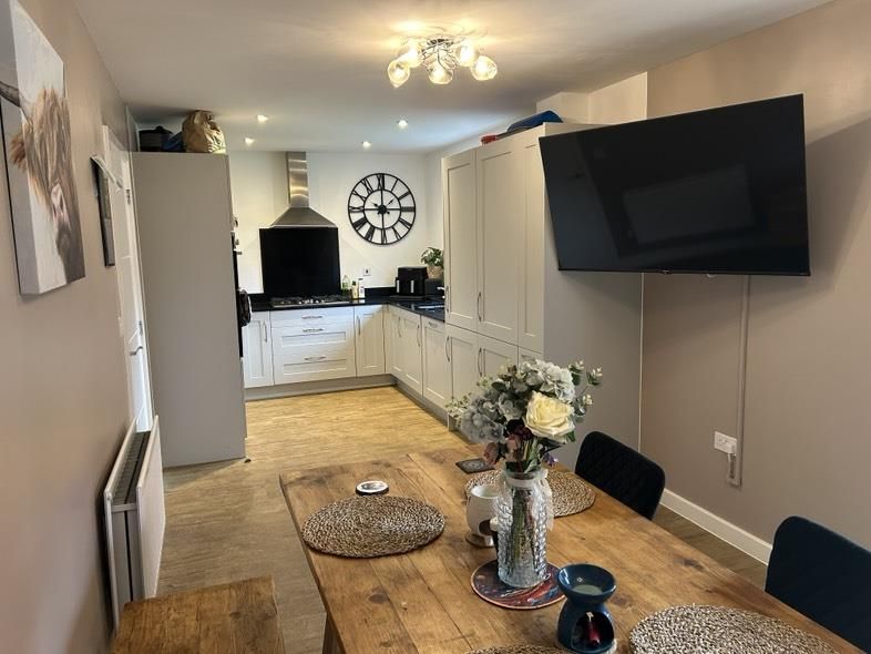 Property photo 3 of 25 Kitchen