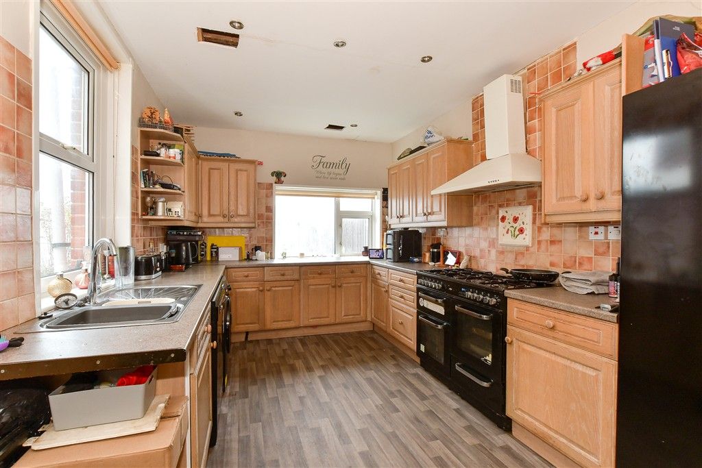 Property photo 1 of 8 Kitchen