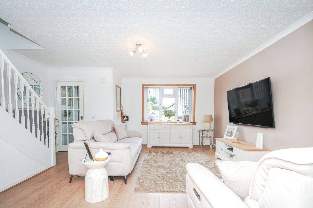 Property photo 2 of 31
