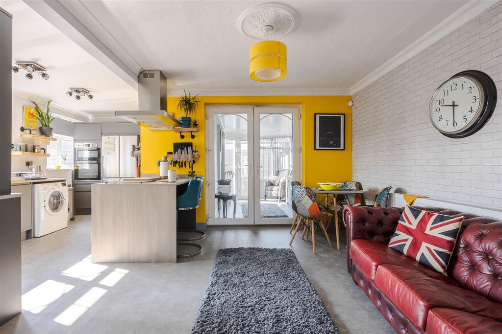 Property photo 3 of 18 Kitchen Diner