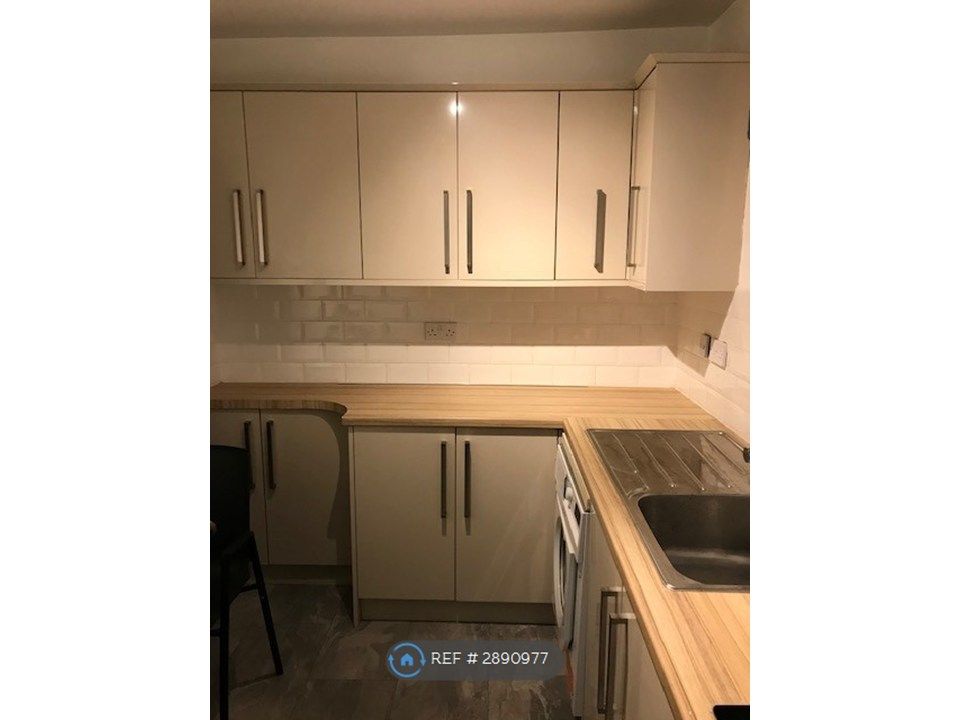 Property photo 1 of 9 Kitchen