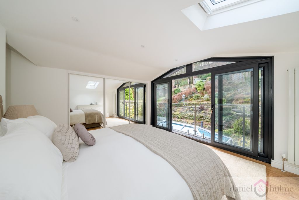 Property photo 1 of 47 Touchwood Part 2-34